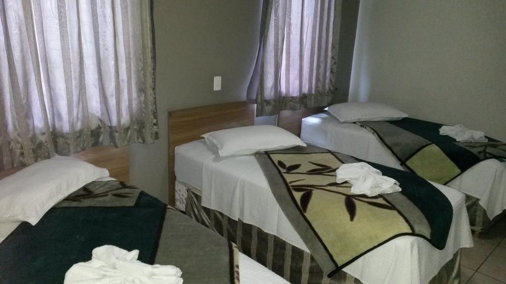 Sokulski Flat Hotel E Restaurante Araucária Quarto foto
