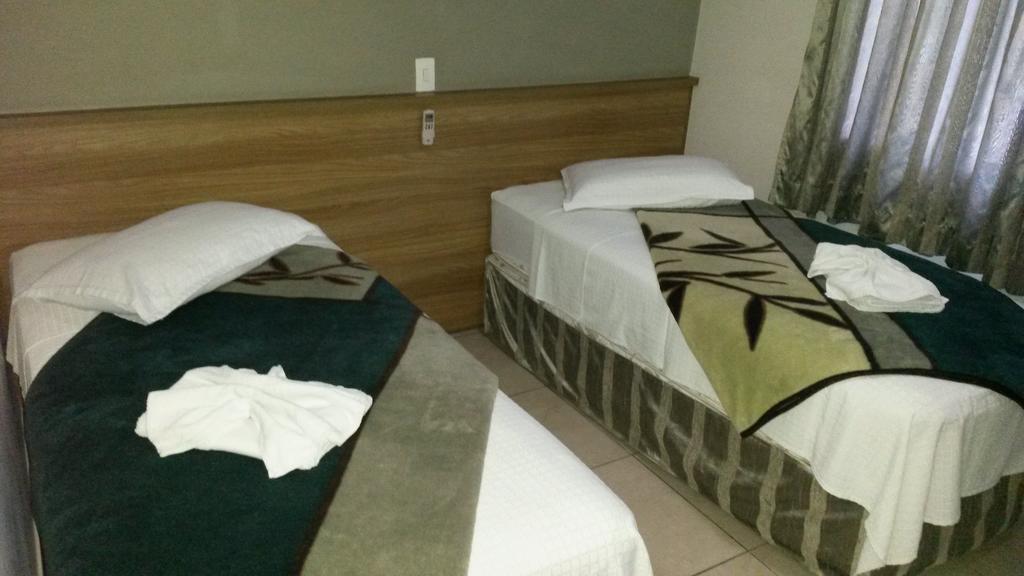 Sokulski Flat Hotel E Restaurante Araucária Quarto foto